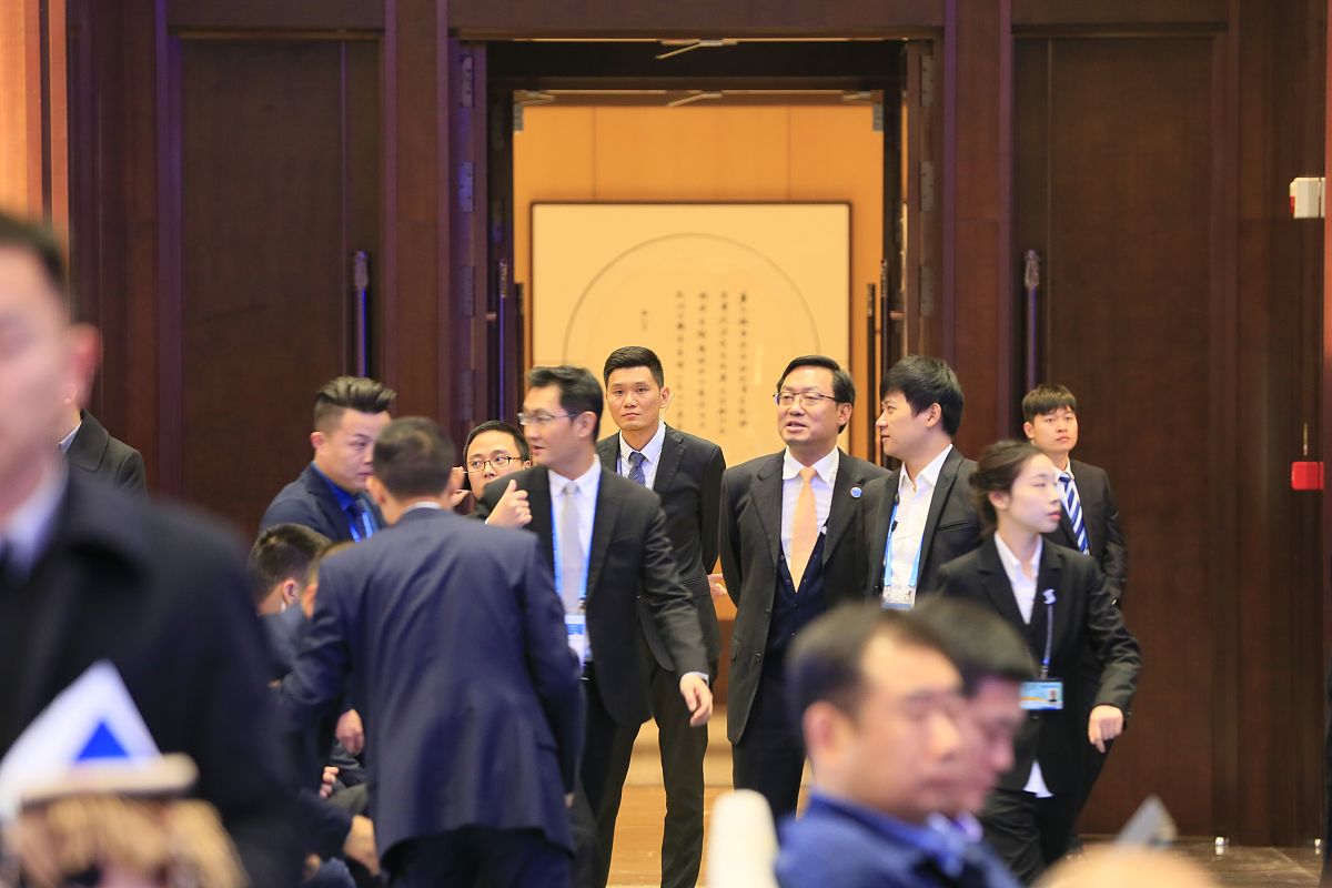 2017年12月3日,世界互联网大会在浙江乌镇开幕,马化腾出席开幕式.