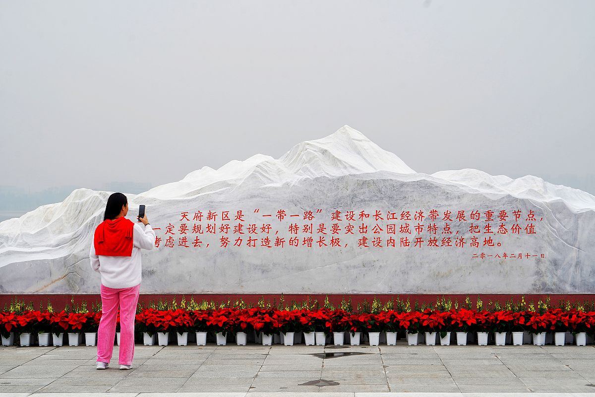 景公登路寝台望国而叹：对祖国的深情眷恋