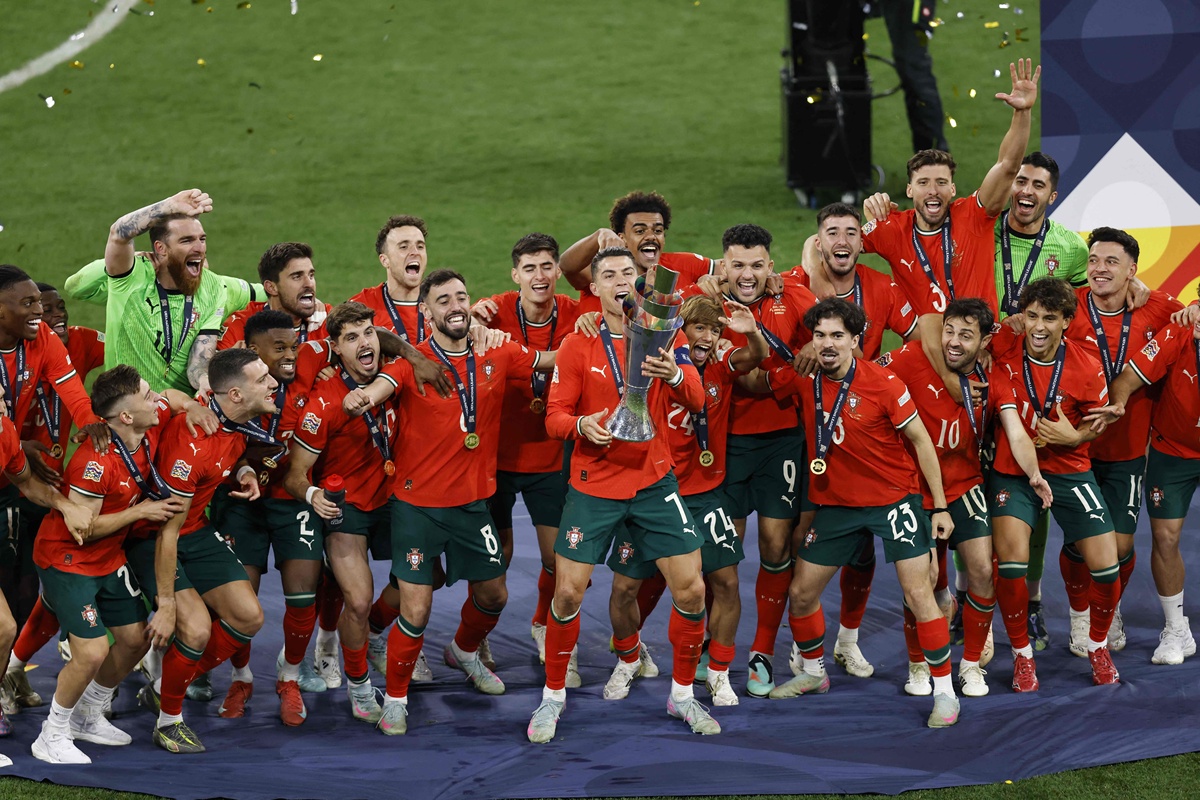 瑞士足球队在国际足球赛事中一直是备受瞩目的队伍之一。瑞士队在历届世界杯中的表现如何？有哪些值得一提的比赛或事件？