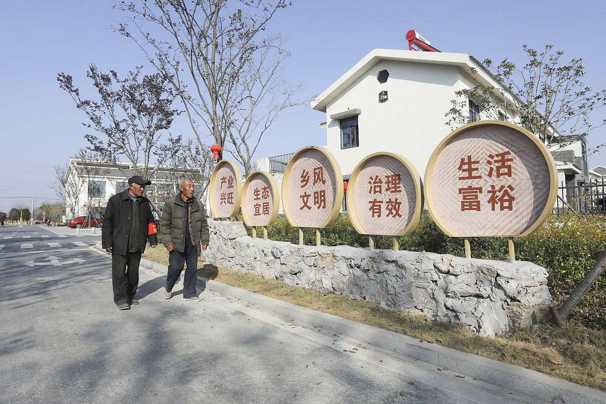 论述乡村振兴乡视域下农村法治建设存在村民委员会法治工作未发挥实效问题不少于500字。