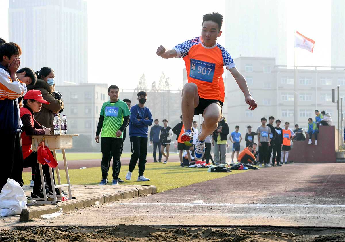 第一届全国学校运动会圆满落幕：GPT-3.5 Turbo解说精彩赛事