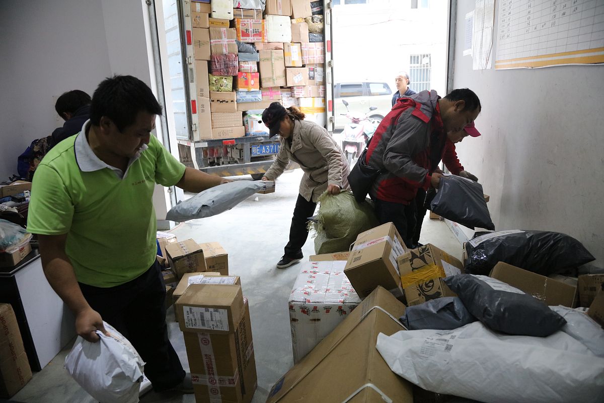 将以下文章用另一种方式写一下500字左右防疫物资的管理和采购是中学管控疫情的关键要素尤其是在新冠疫情爆发后建立一个高效且精准的中学防疫物资采购系统可以大大提高中学防疫物资数据的精确性和实时性以便消除传统手写登记入库存在的问题避免浪费和滞留一个高效精准的中学防疫物资采购系统对于确保中学防疫事务的正常运转至关重要它将提高防疫质量、效率保障中学生的身体健康确保学生能够更好地学习成长。