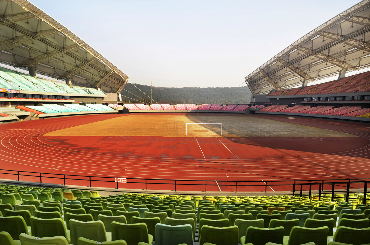 国内高校体育场馆使用现状500字文献综述