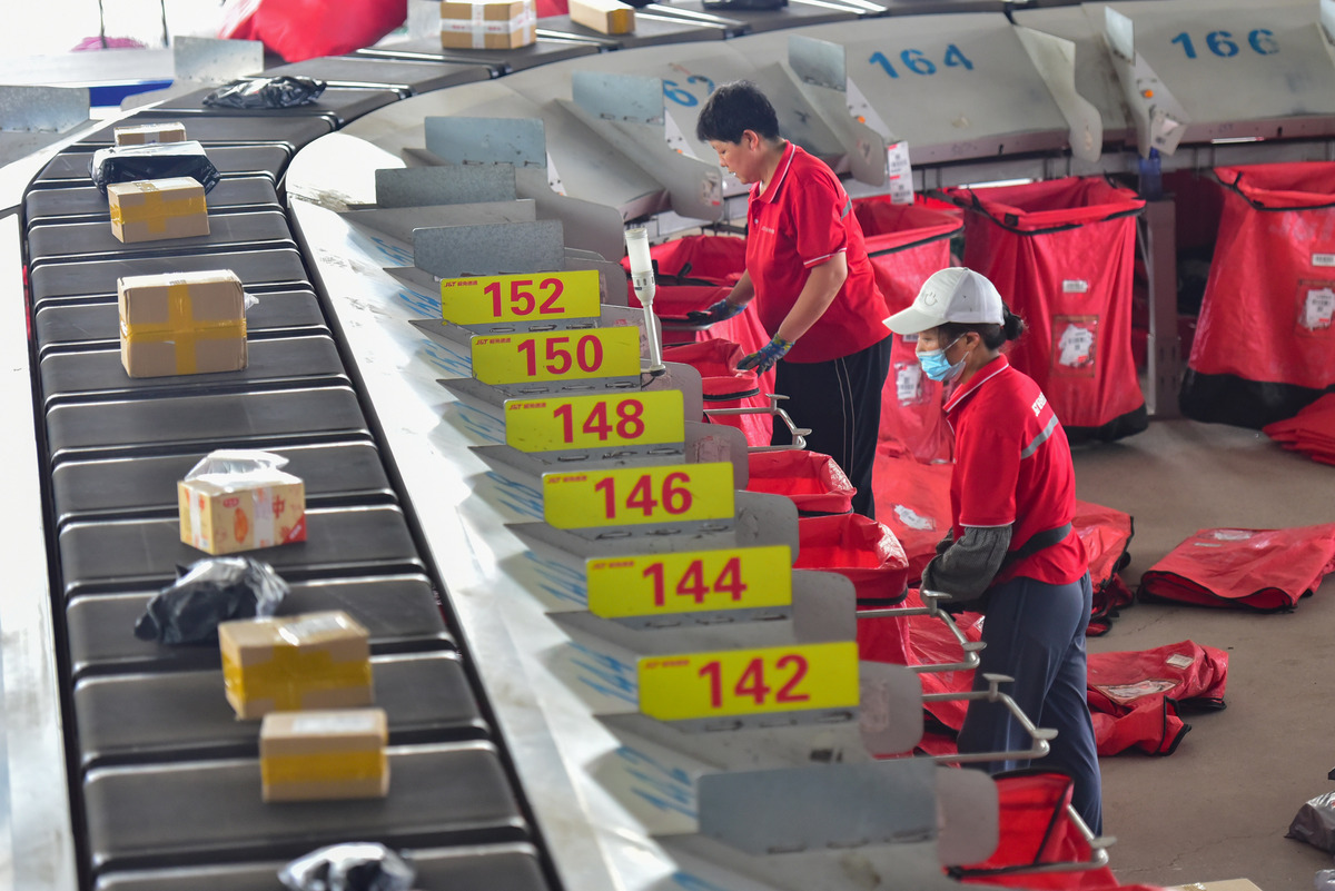 行李分拣保障：及时组织，转盘运转，确保旅客行李安全抵达