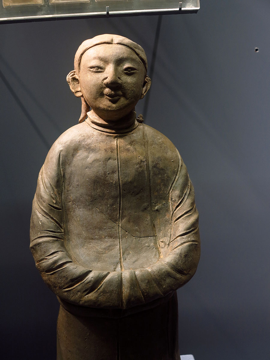 2014年09月13日,灰陶<strong>契丹</strong>族男立俑,昌平区陈庄出土.