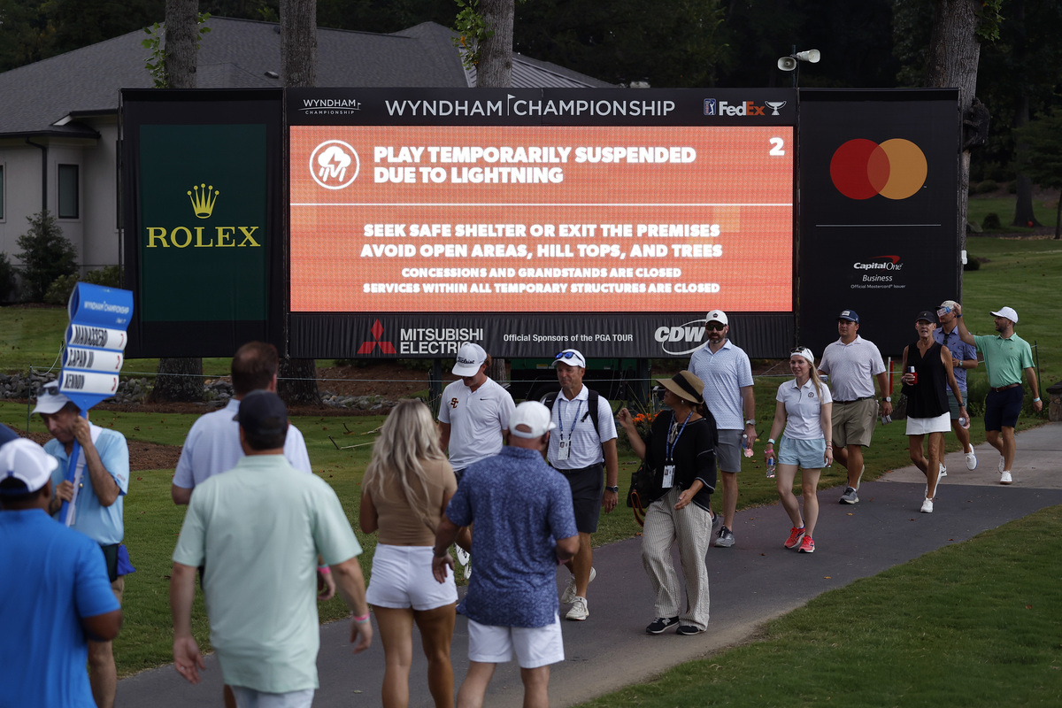 帮我将下面这段话翻译成英文专业一些。一类事件指一定会发生的确定性事件。比如说现在冬季春季一定会来现在一九快要过了到七九我们这个纬度结冰的河会开裂八九燕子会回来年年如此过去如此将来也如此这是确定性事件。二类事件指可以根据过去发生的概率推断事情将来会不会发生不一定会发生但在这个概率上可能发生。比如说像我这个年龄要去买健康保险就要估价身体的基础情况给出一个精准的估值多大可能会脑梗多大可能会心梗不同的基础