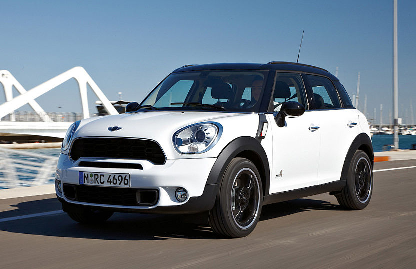 请收集至少两种不同观点运用马克思主义基本立场、基本观点和基本方法分析社会现象对2023年4月发生在上海的宝马mini事件进行评析写一篇500字的分析报告