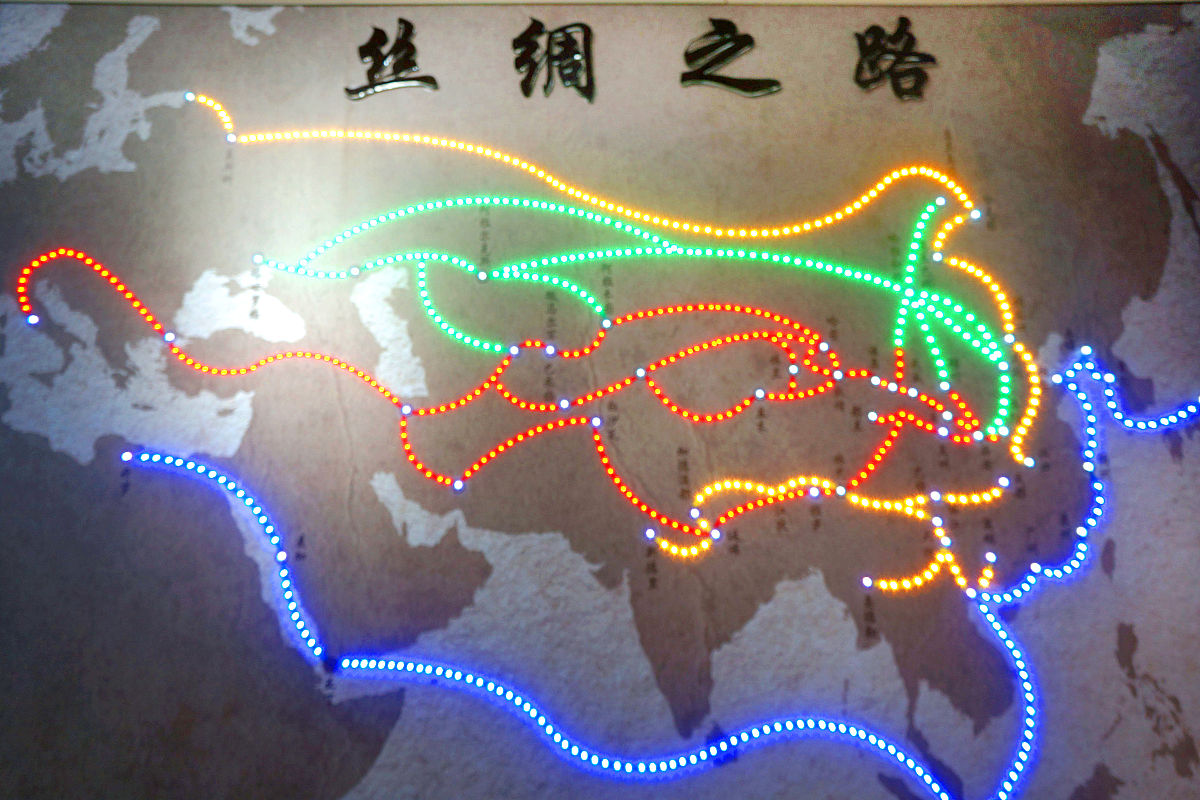 2018年12月12日,观看在北京民族文化宫"文化记忆——中国丝绸之路非物