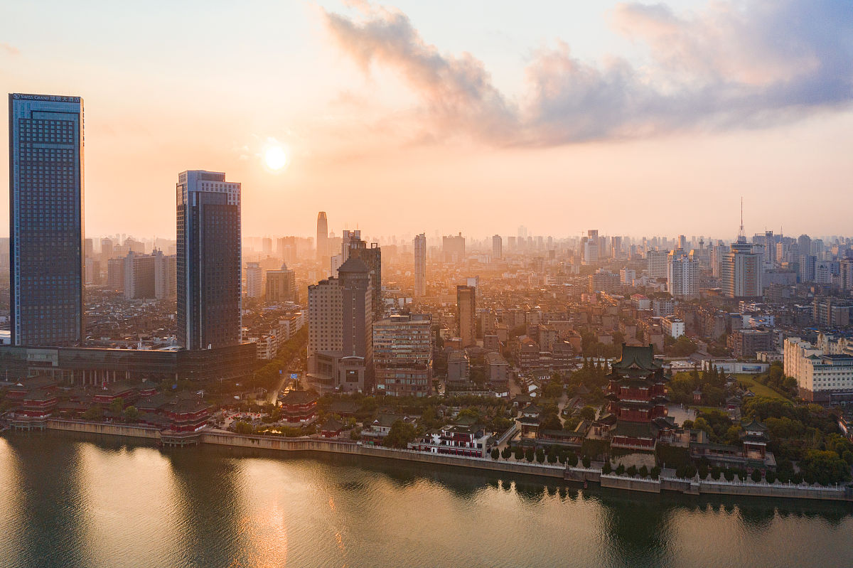 2020年8月,江西南昌,滕王阁及周边地区城市风光.