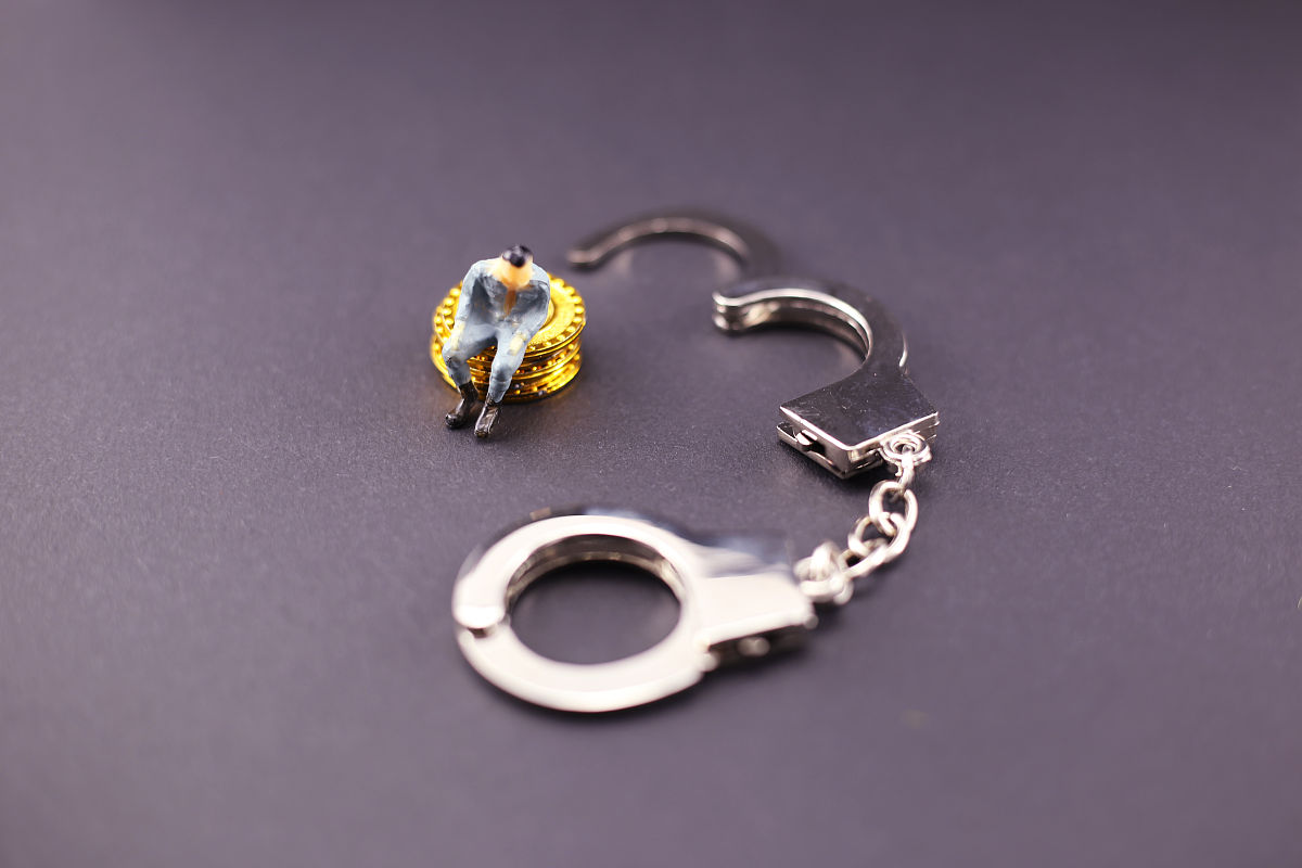 你作为一名新媒体的运营负责写一篇DIY银饰手作推广宣传字数200左右店名是圆来手作文章面向多为情侣、已婚人士