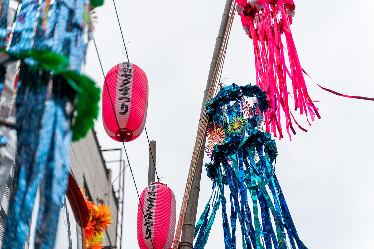 爱情说拜拜，游戏来相随 - 两句诗词感悟