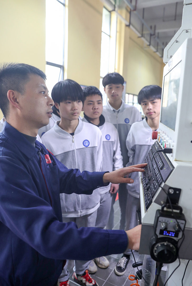 四川2022年男孩子上什么中专好呢