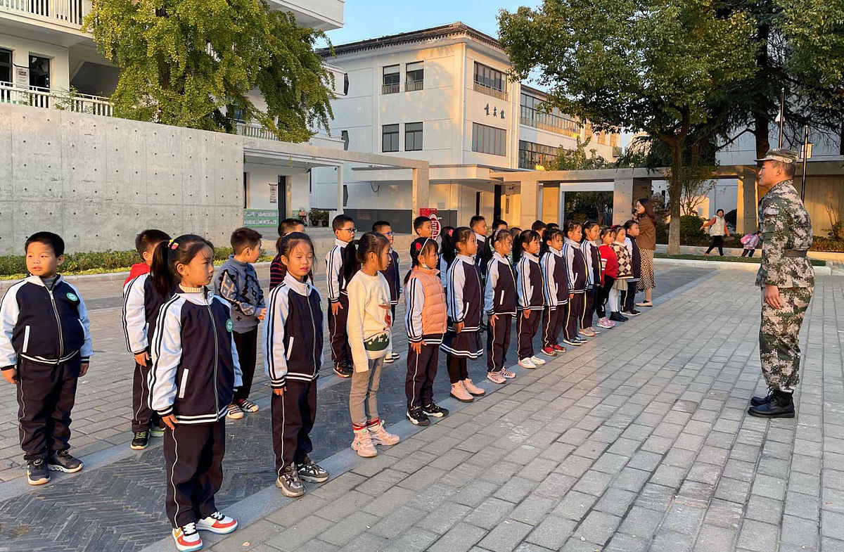 2021年11月17日,江苏省苏州市平江实验学校一年级同学们在延时课后服