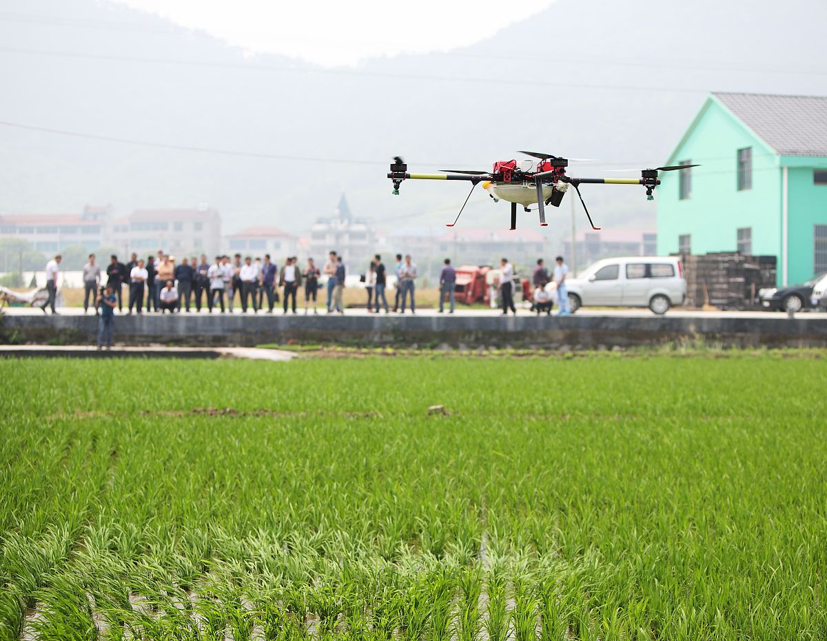 植保无人机方面的应用研究的论文可参考文献
