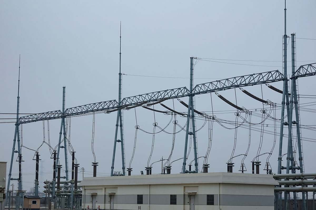 配电网无功补偿技术详解：原理、应用场景、设备类型和实施方法