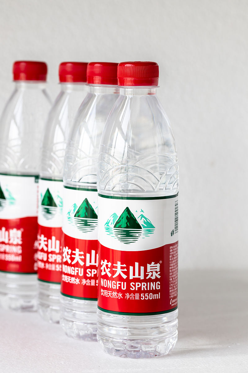 chatgpt请从消费者的角度分析康师傅矿泉水和农夫山泉的价值不同点并对其进行详细阐述。请从消费者的角度分析康师傅矿泉水和农夫山泉的价值不同点并对其进行详细阐述。