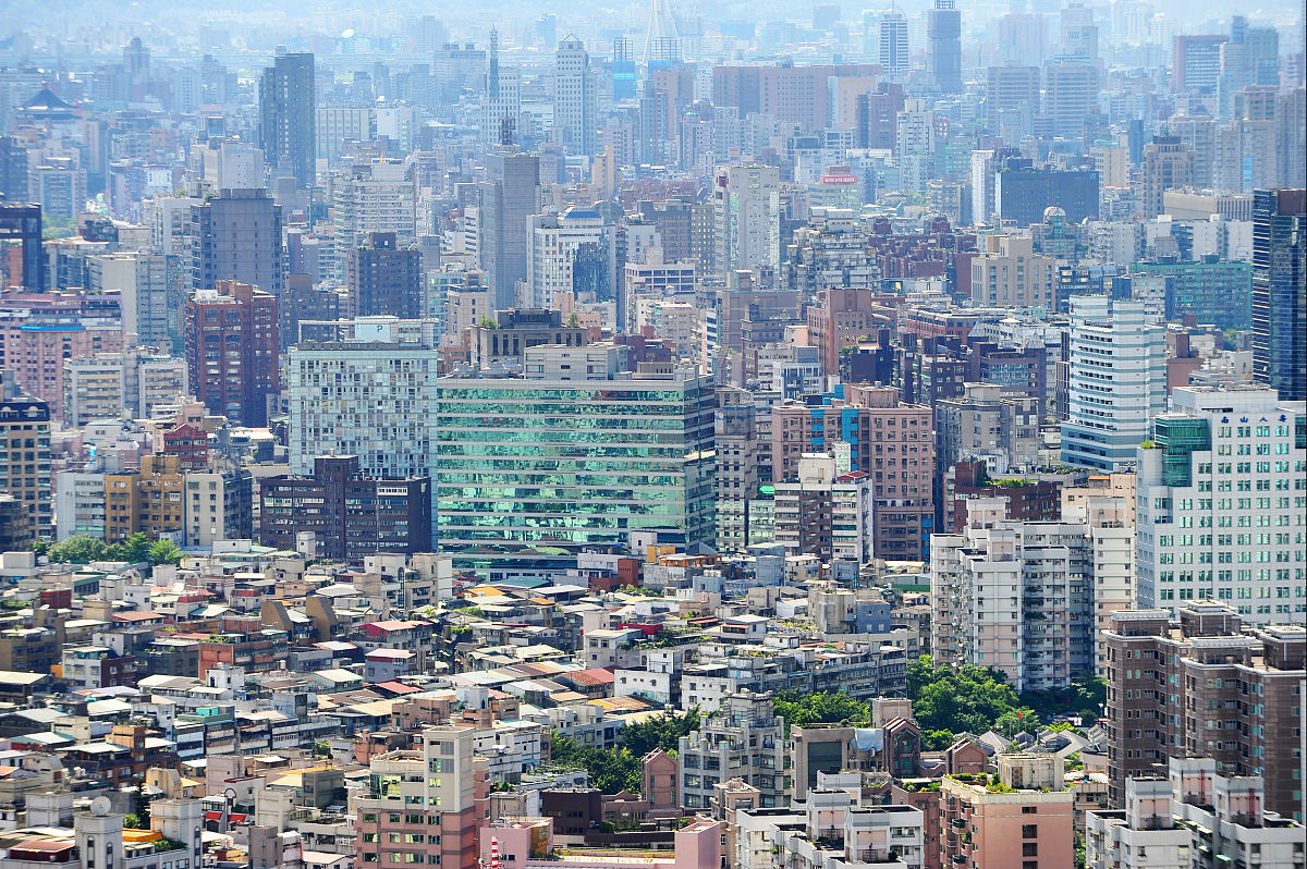 2012年4月30日,台湾台北,房地产配图.高楼林立的城市风光.