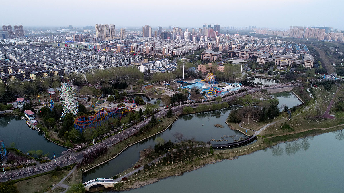 2019年3月31日,江苏淮安,位于市樱花园的樱花大道(母爱路),全长1099米