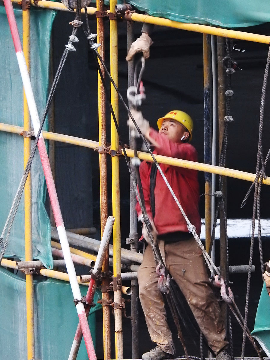 计算项目的总工期是否包含提前量与滞后量？