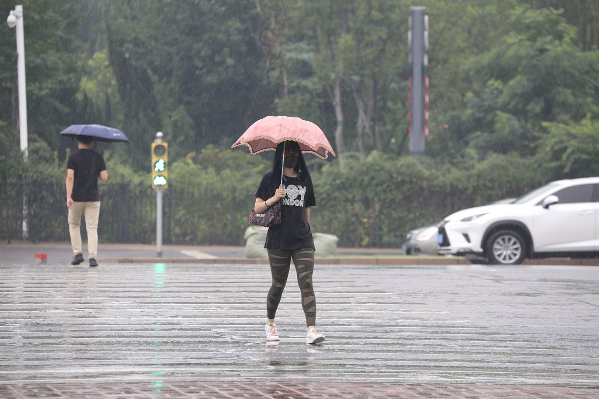 跑步淋雨多还是走路淋雨多