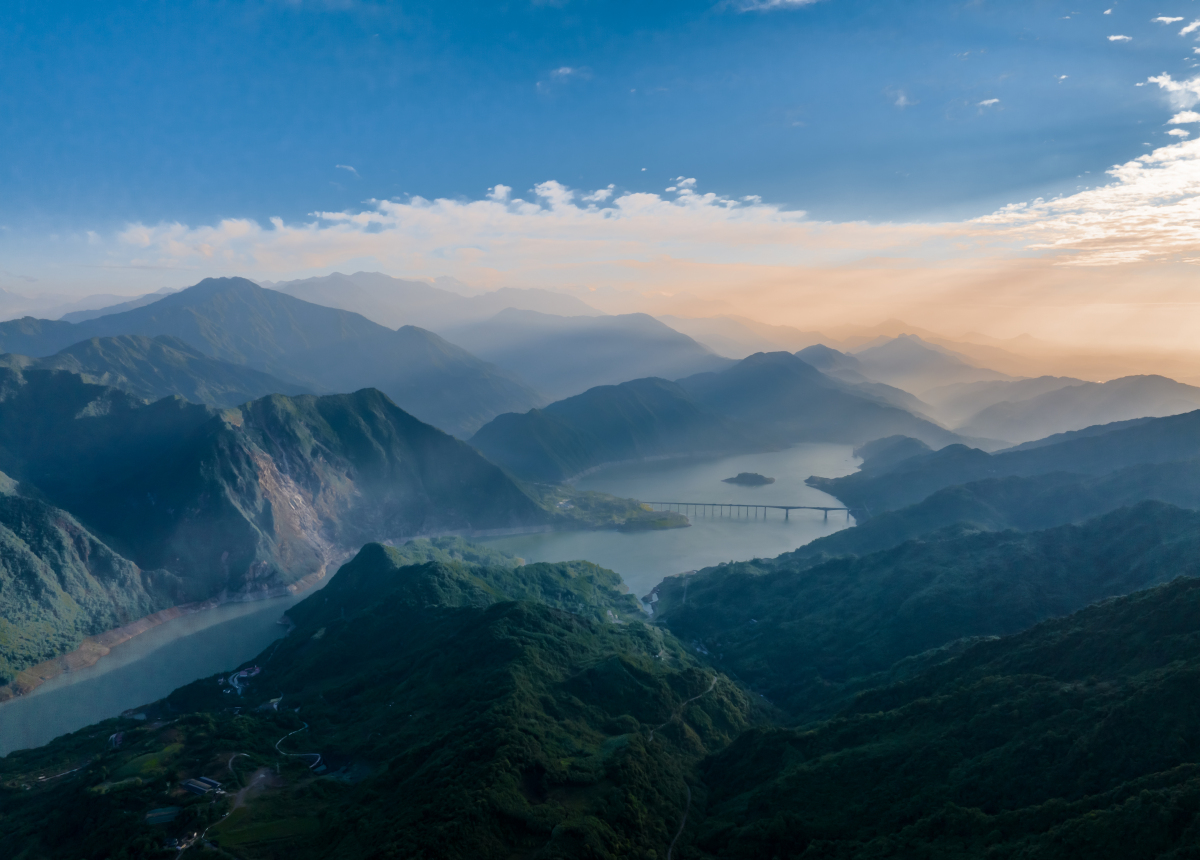 今天,我要和你们聊聊四川轻化工大学,这是一所风景优美,专业齐全的