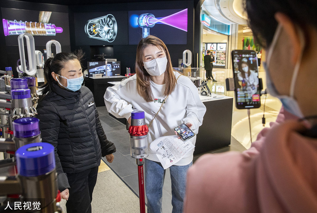 阐述：A公司抖音翡翠直播电商发展问题是直播营销效果欠佳800字