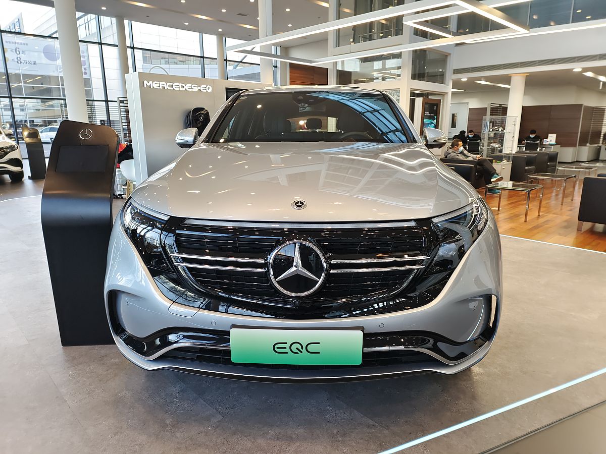 全新奔驰C级冬季测试谍照新增插电式混动车型