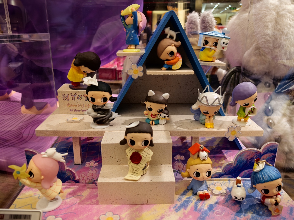 泡泡玛特盲盒经济环境分析：消费者、市场、供应链和政策