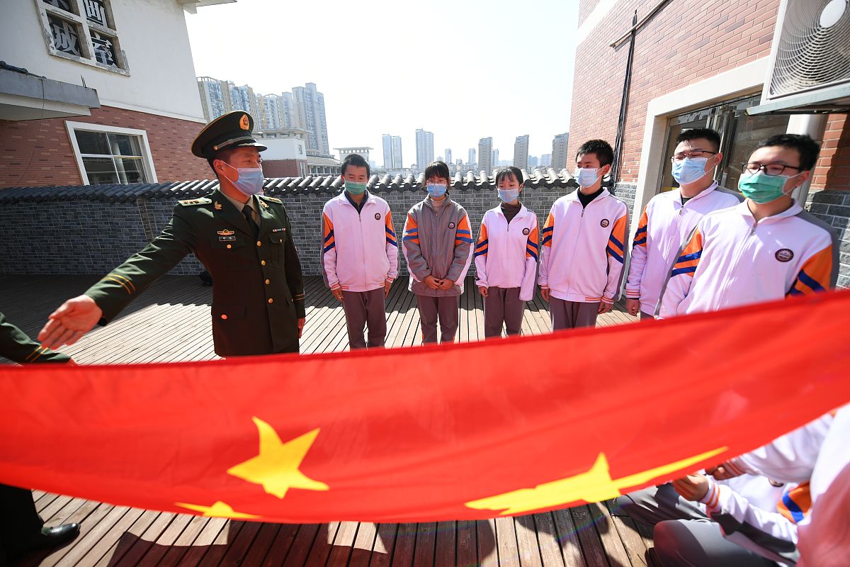 初中二年级学生爱国教育学情分析：方法与策略