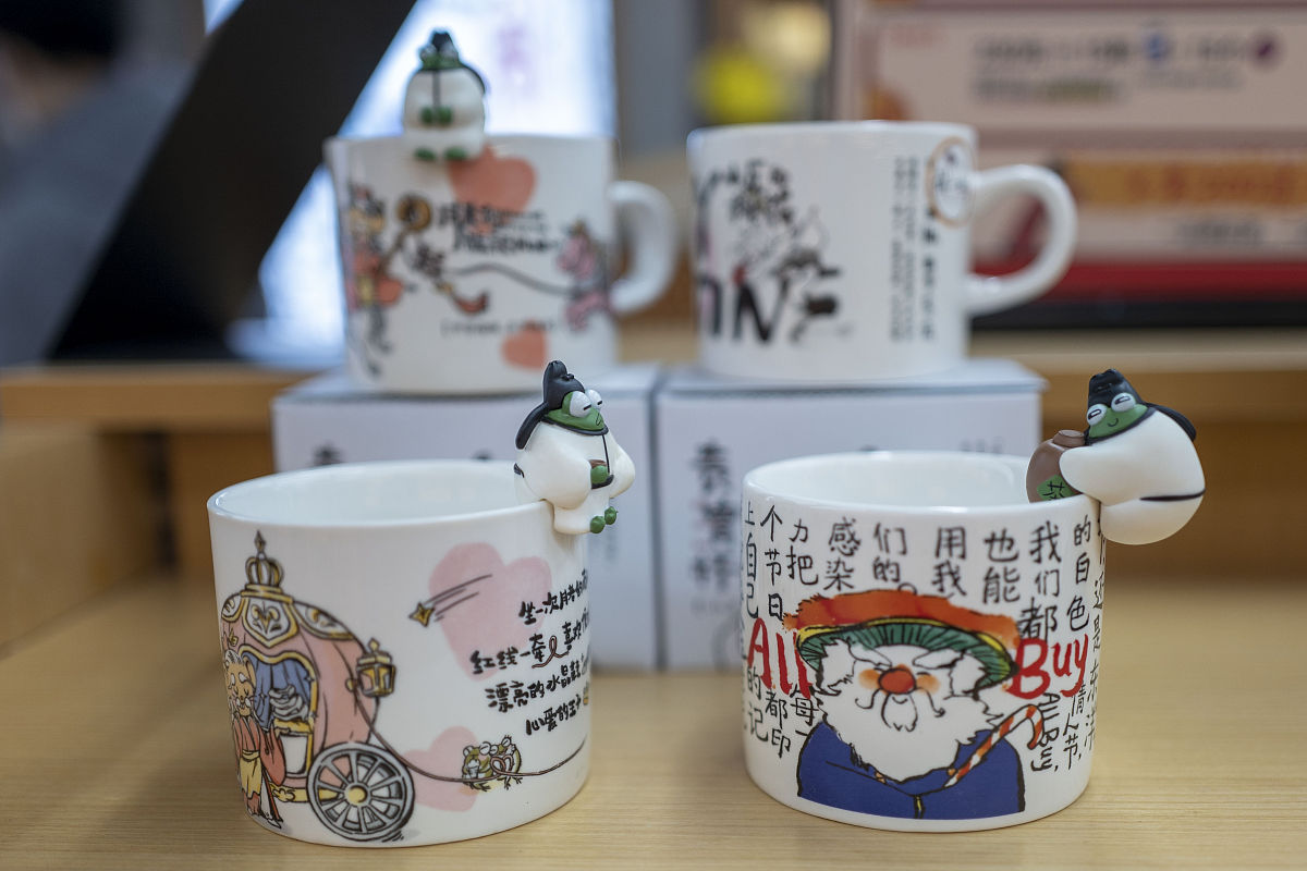 地铁文化周边商品大全：T恤、饰品、杯子、手机壳等