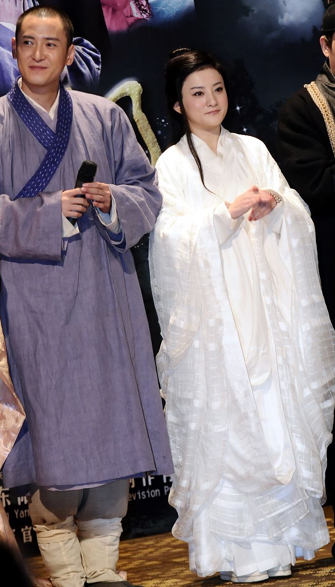 续写鞠婧祎版新白娘子传奇为穿越现代的许仙白素贞转世成亚洲首富千金南宫雪儿许仙通过观音菩萨制造镜子穿越现代南宫雪儿房间里会如何帮我用200字详细描述