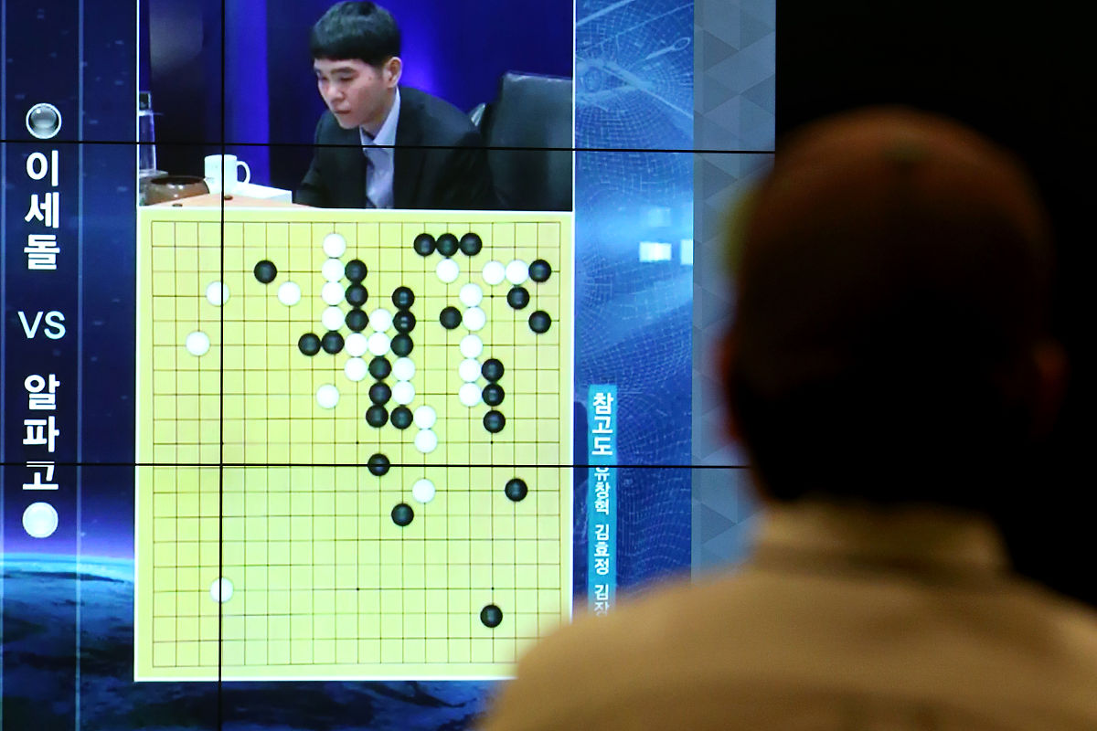 五子棋人机对战：使用回溯法实现 AI 对手