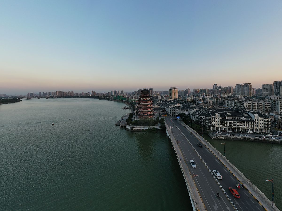 2020年12月1日,广东省惠州市惠城区,合江楼和东新桥远景.