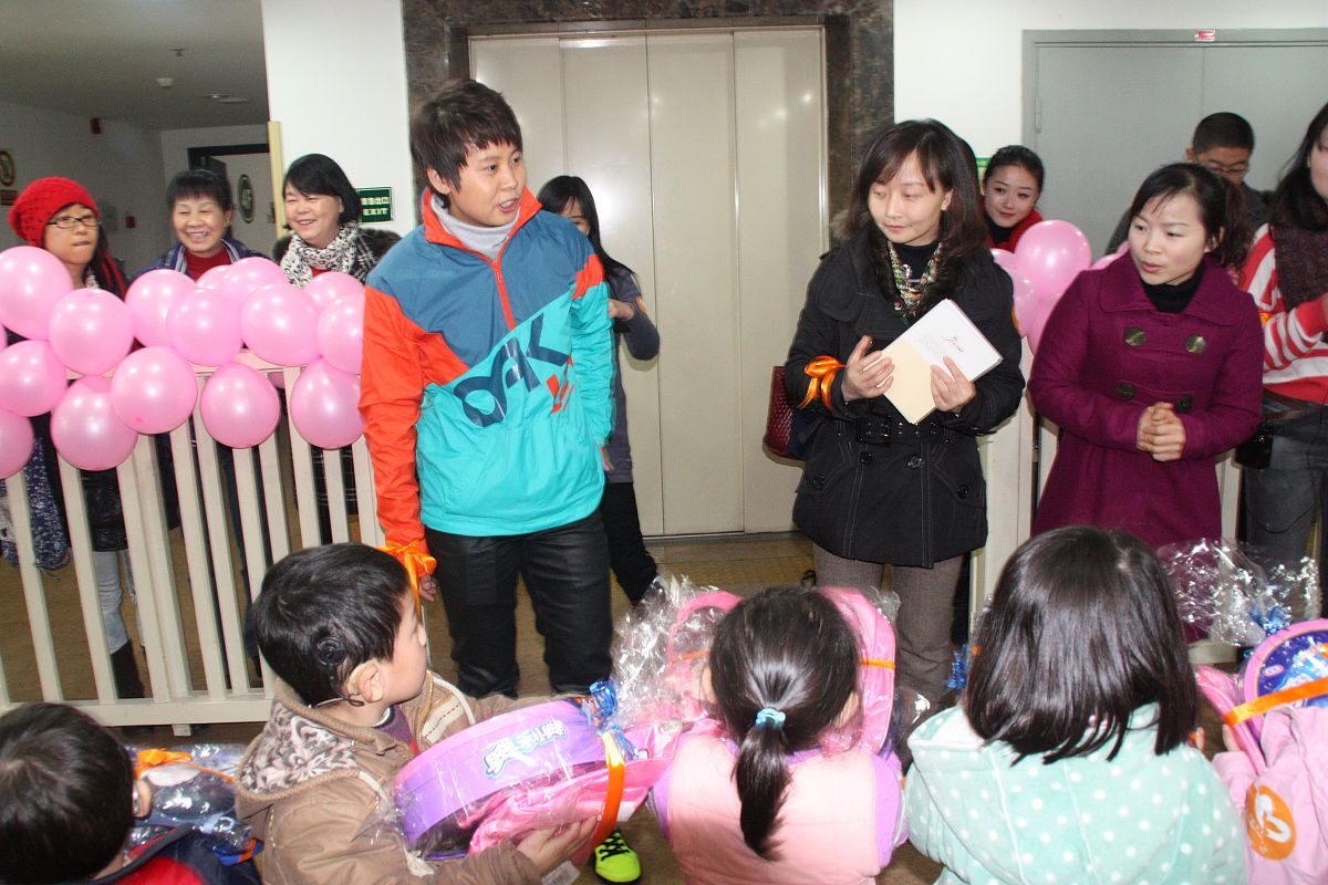 寒门学子获爱心帮扶，社会关怀助力梦想起航