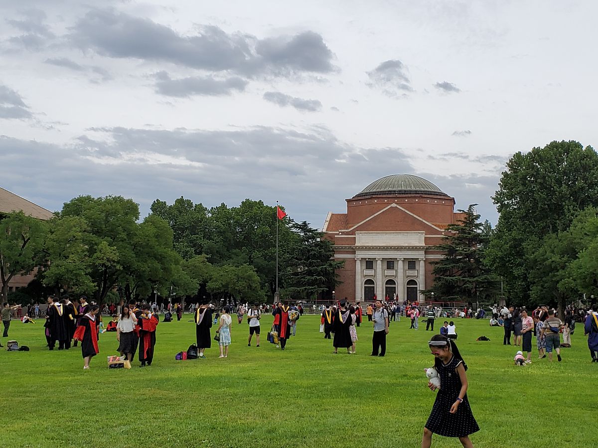 2019年7月6日上午,北京,清华大学2019年研究生毕业典礼在东大操场举行