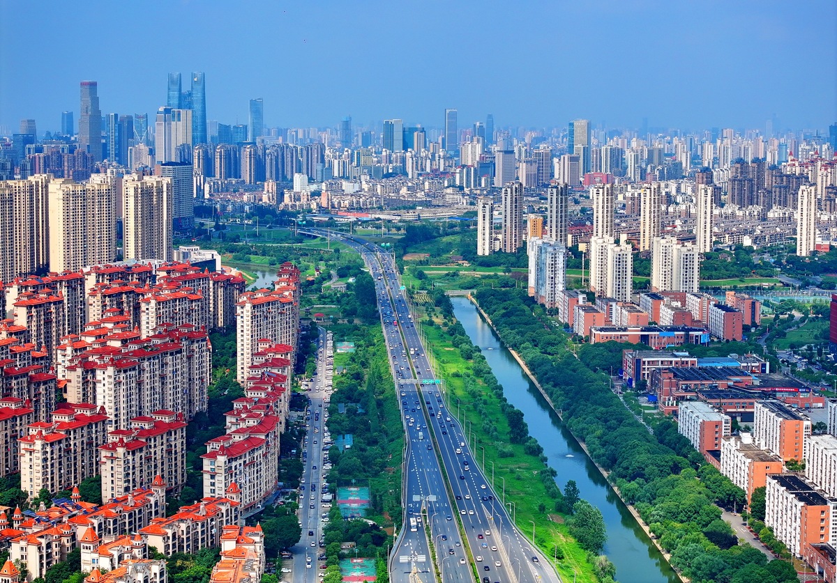 人民城市：价值意蕴与实践意义 - 提升城市生活品质的基石