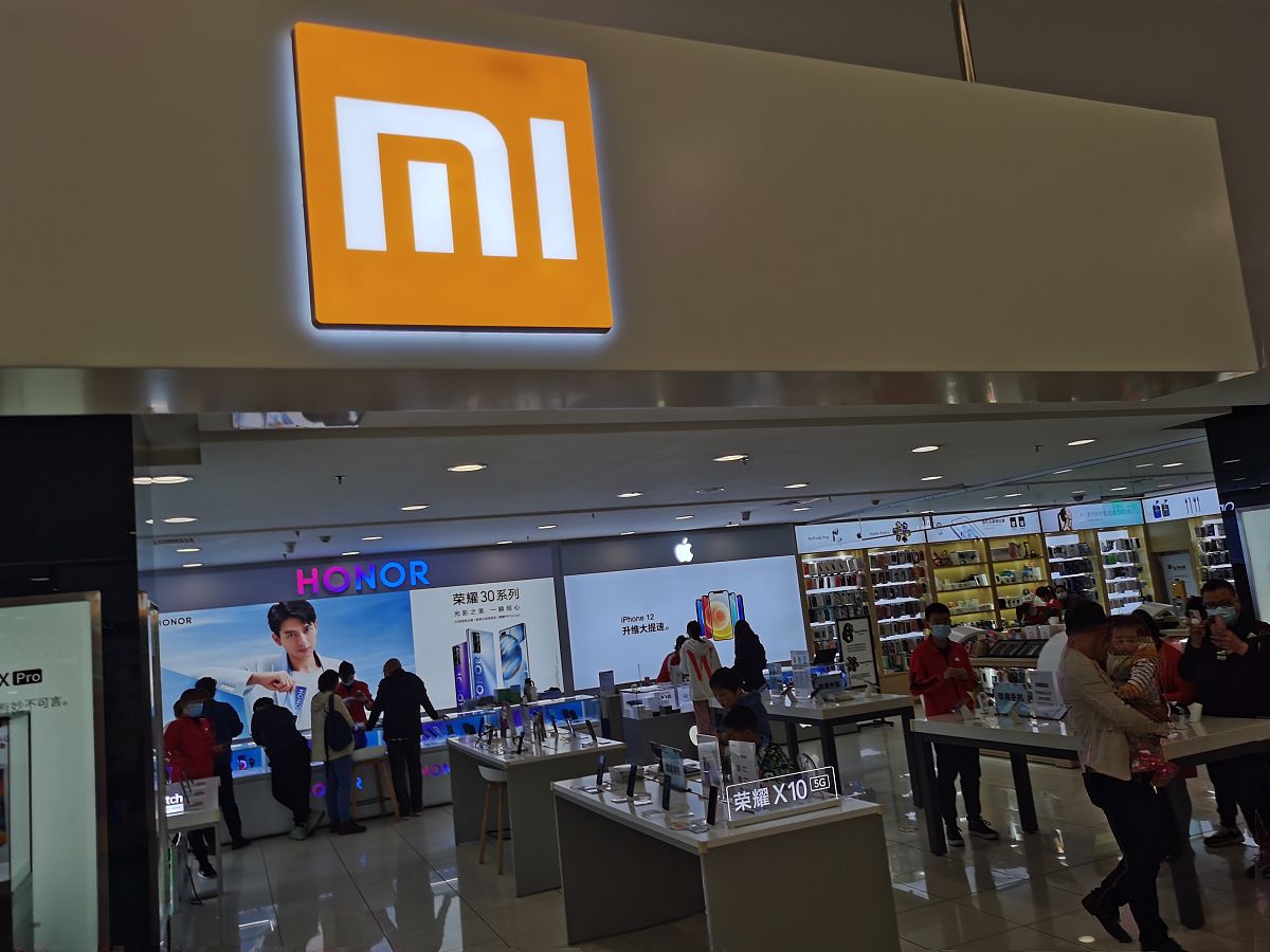 写一个html关于卖手机的网页