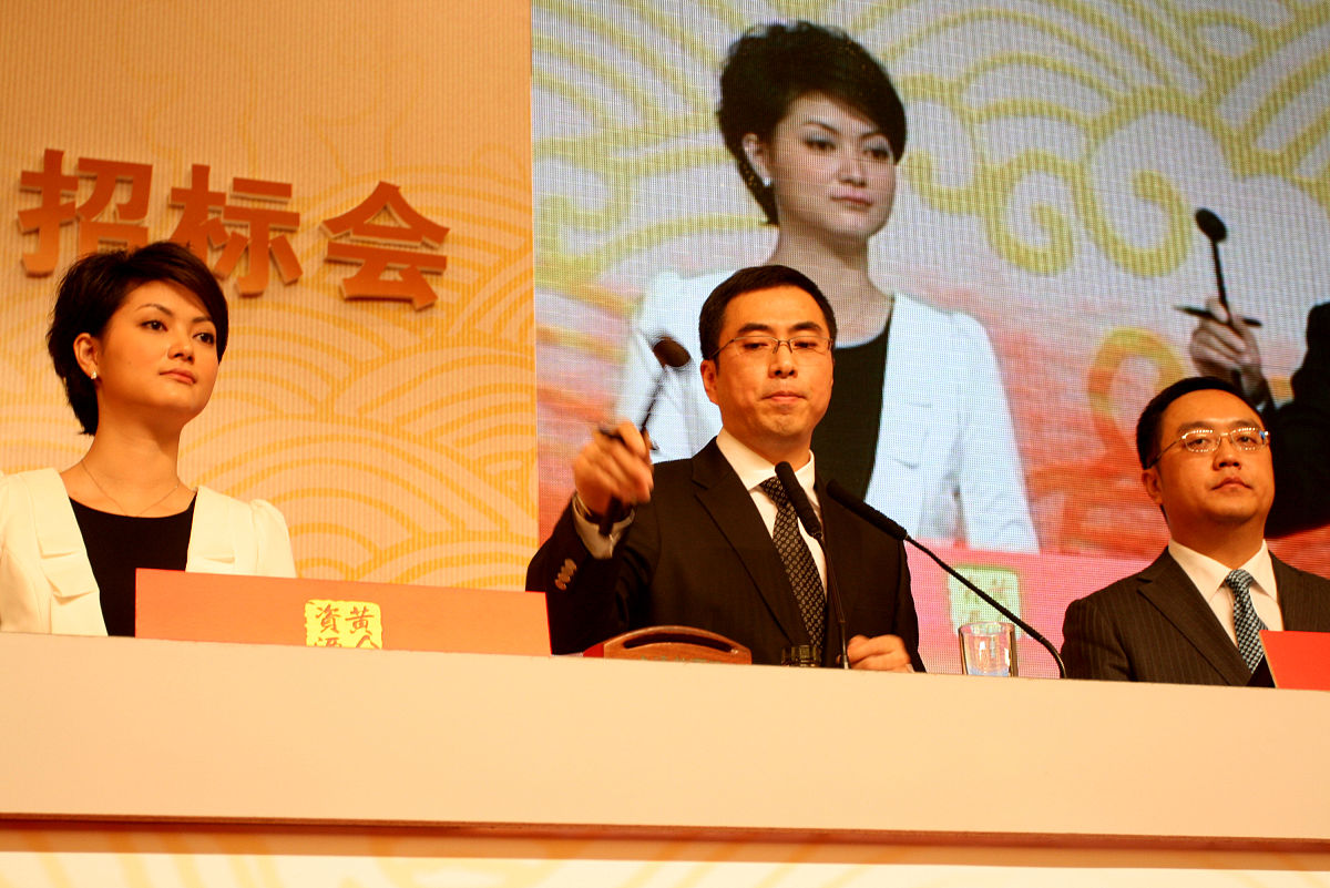 2010年11月8日,央视2011年黄金资源广告招标会在北京梅地亚中心举行.+