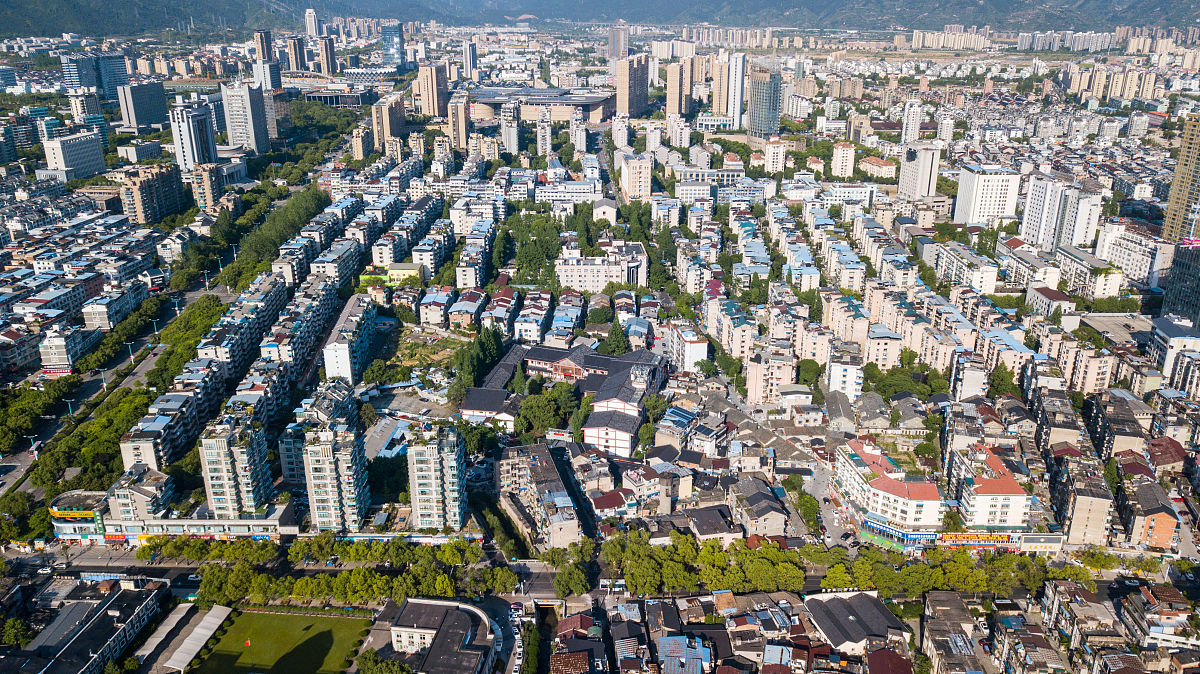 比较在城市和在乡村的生活