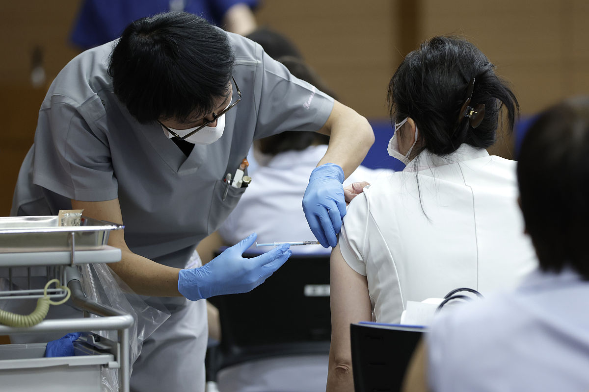 生成一个摄像头生产普工一星期的工作日志