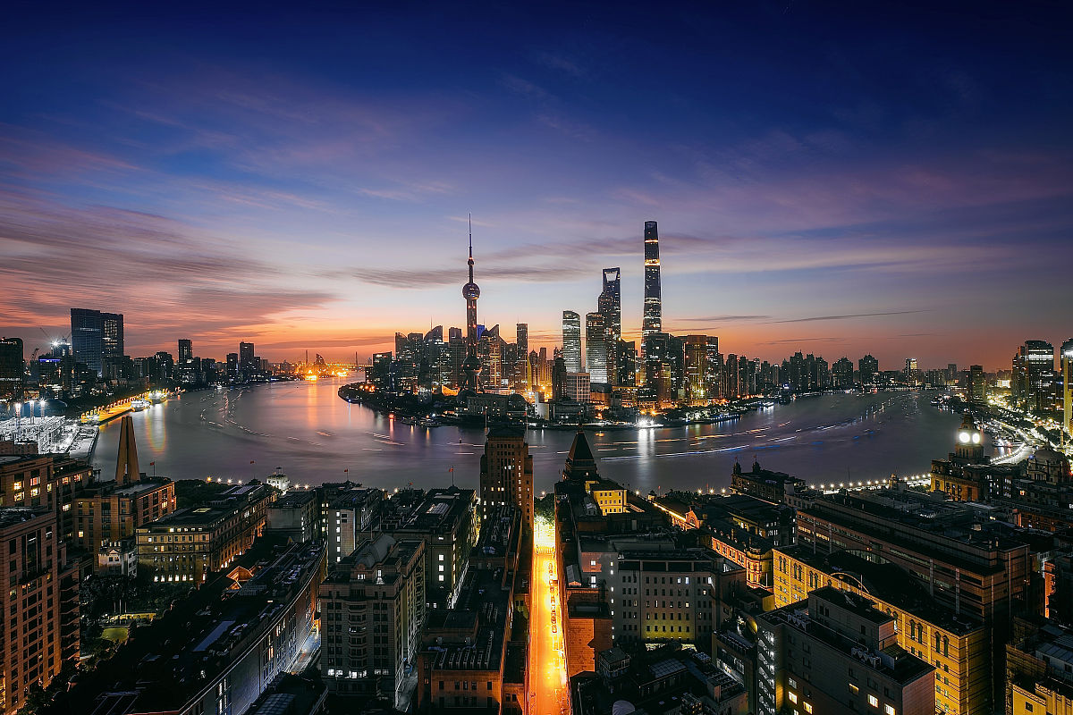 2020年8月14日,上海市中轴日出景观.