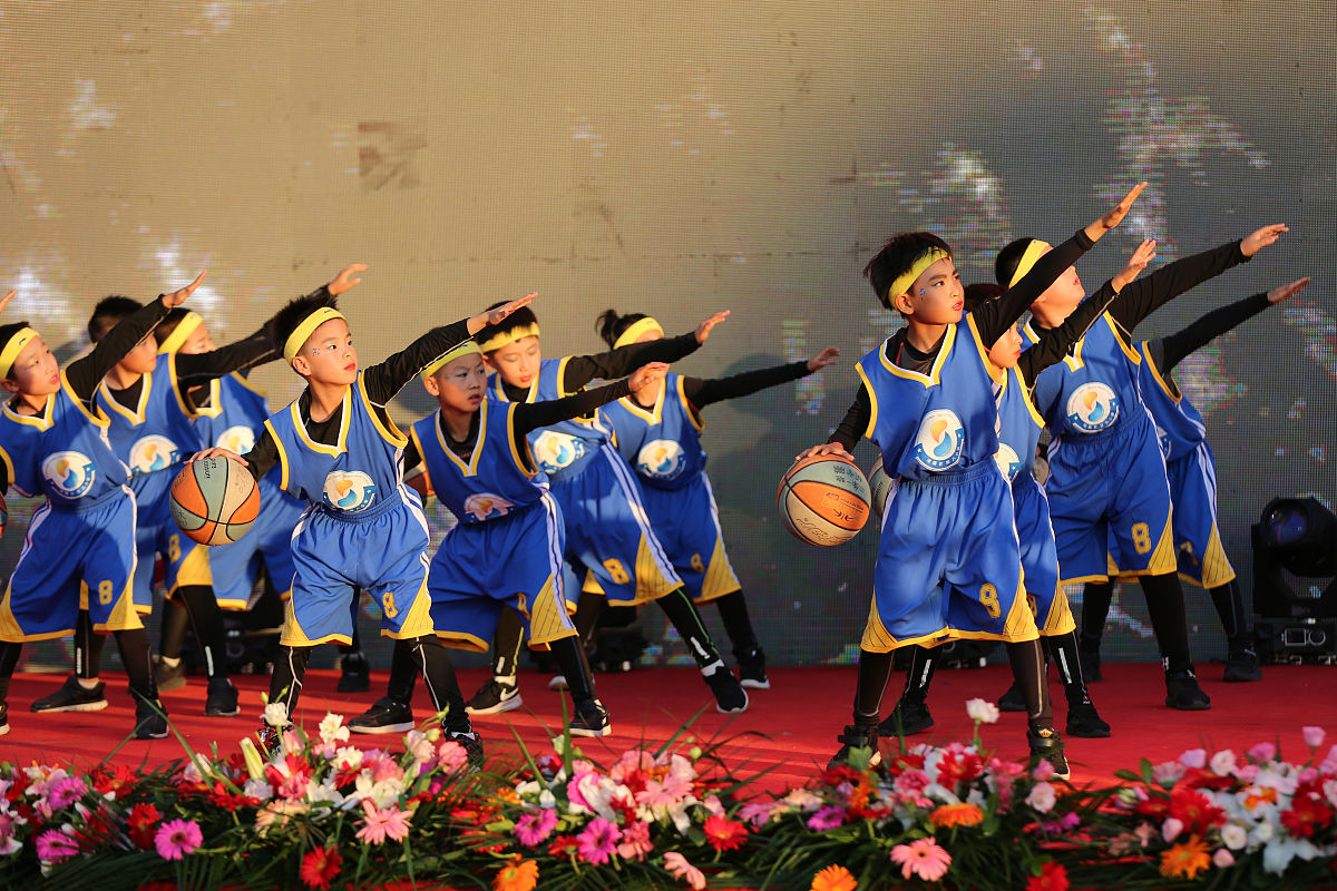 携手前行，未来可期：致敬友谊，共创美好明天