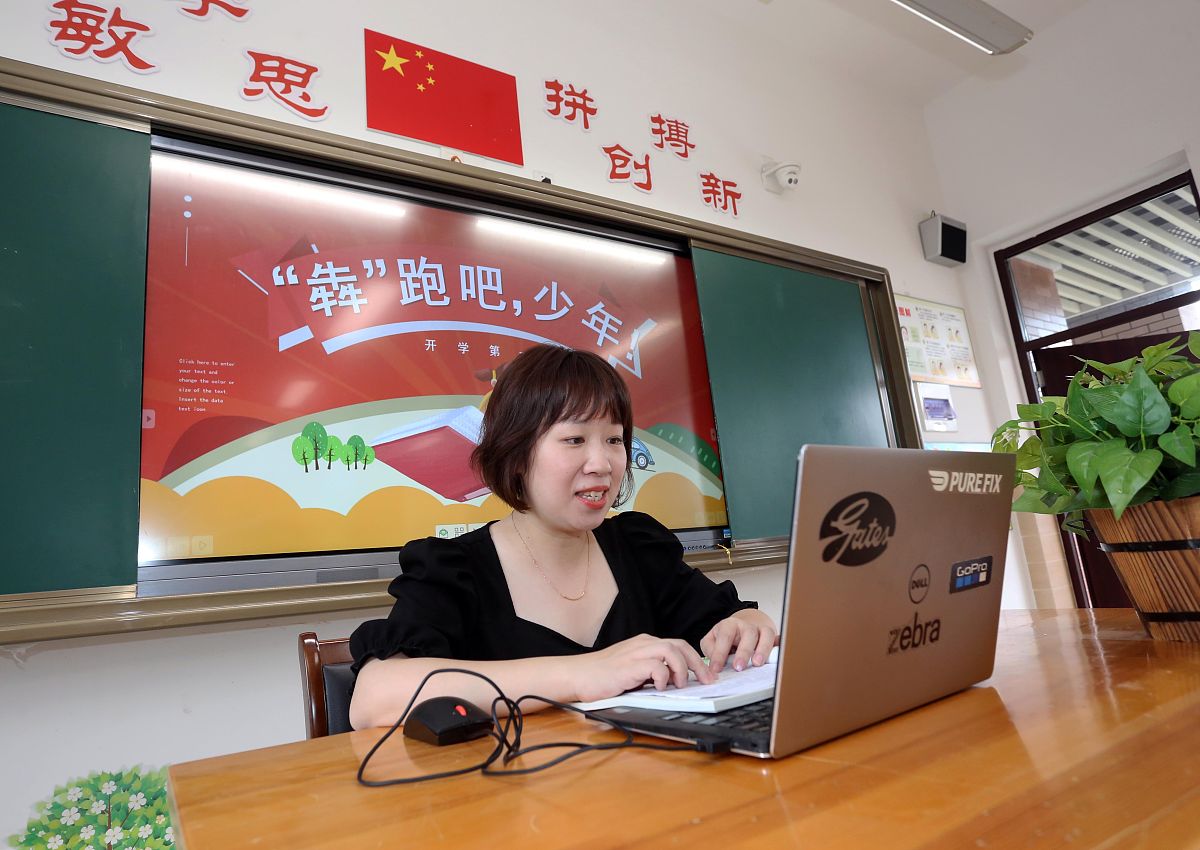 别了语文课是怎样表达情感的