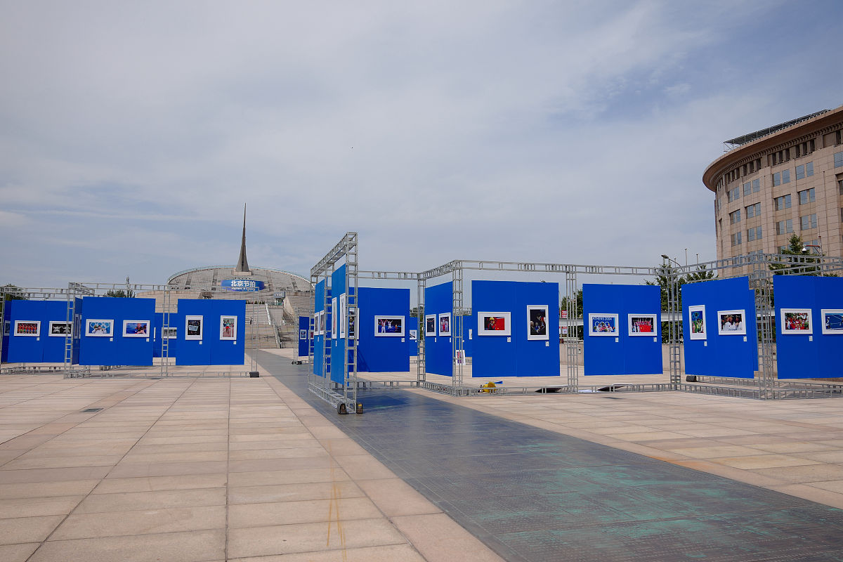 帮我写一个100字的运动会加油稿