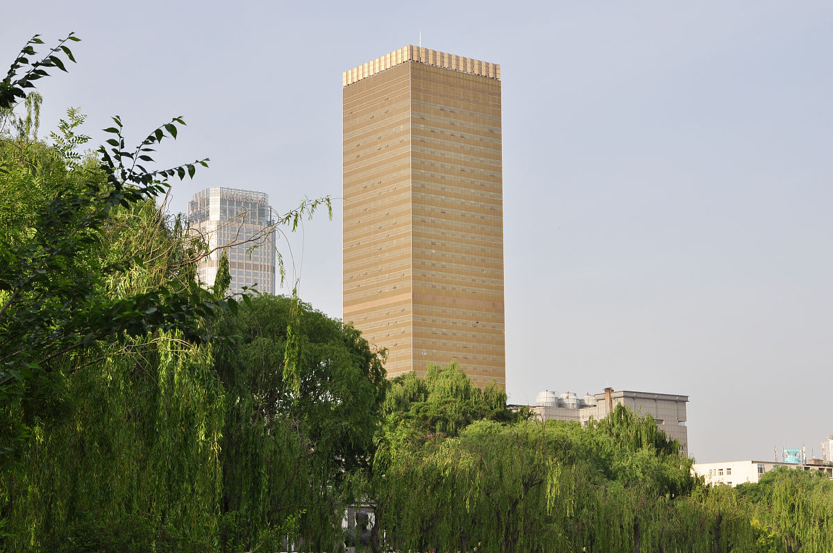 2021年6月1日,太原市文瀛公园对面的一座金黄色的大楼格外醒目.大楼外
