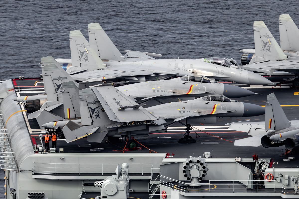 全球航母排行榜：尼米兹级、福特级领跑，中国辽宁号位列其中