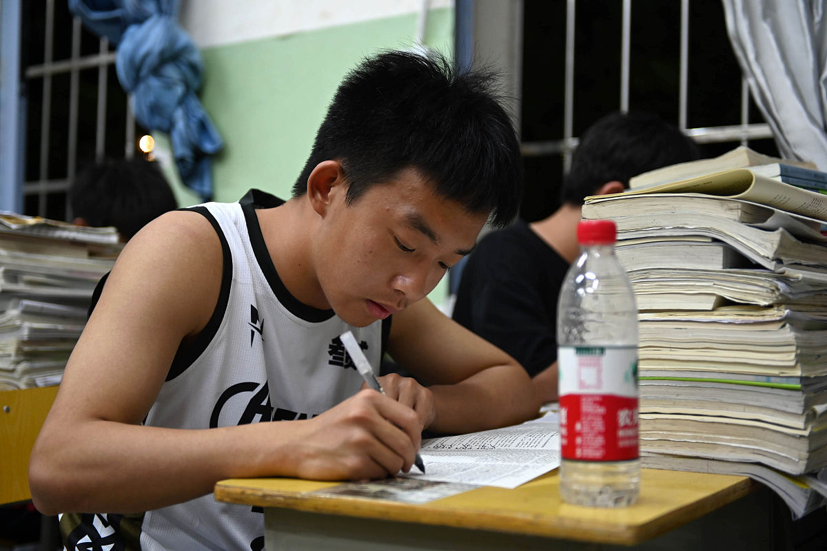 江苏包场高级中学评价：教学质量与学生发展