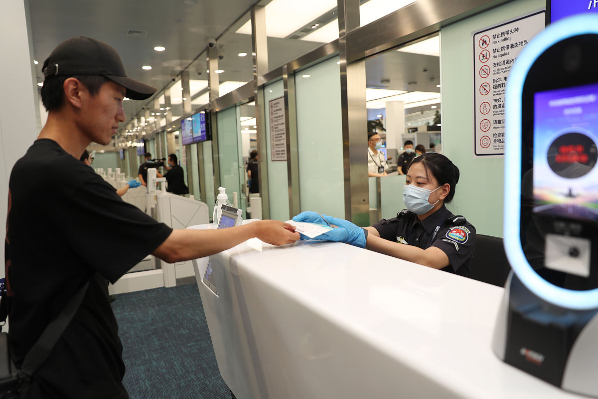 乘坐飞机的规定：你需要知道的安全事项