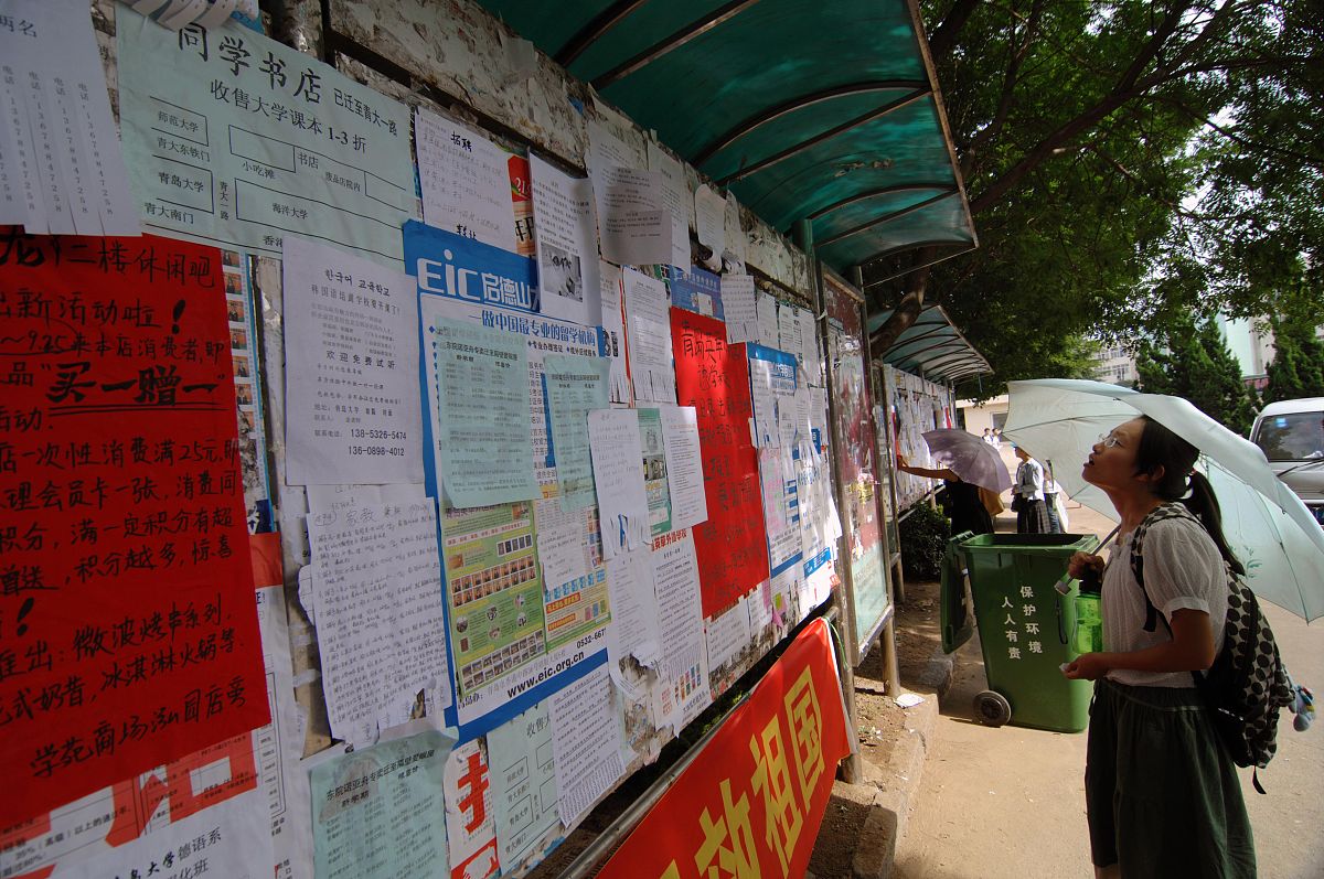 写一个在村委实习的周报这周工作包括了村里走访贫困户及宣传材料的编写材料主要写你学习到了什么