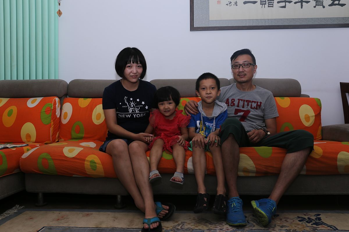2014年8月25日至9月7日,记者跟拍职业牵犬师杜娟.杜娟的爱心与坚持,使